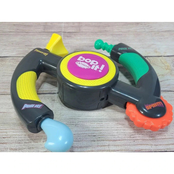 Vintage Bop It Extreme Talking Handheld Electronic Game 2002 Hasbro - Picture 3 of 6
